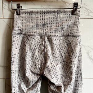 Lululemon Wunder Under HR 7/8 Luxtreme Jacquard Leggings Size 4 Grey/White